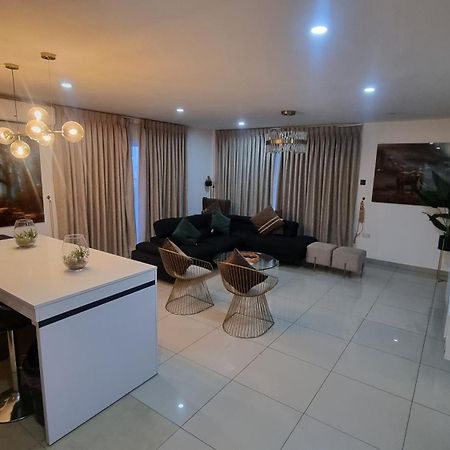 The Gallery Luxury Suites Cpg East Legon Esterno foto