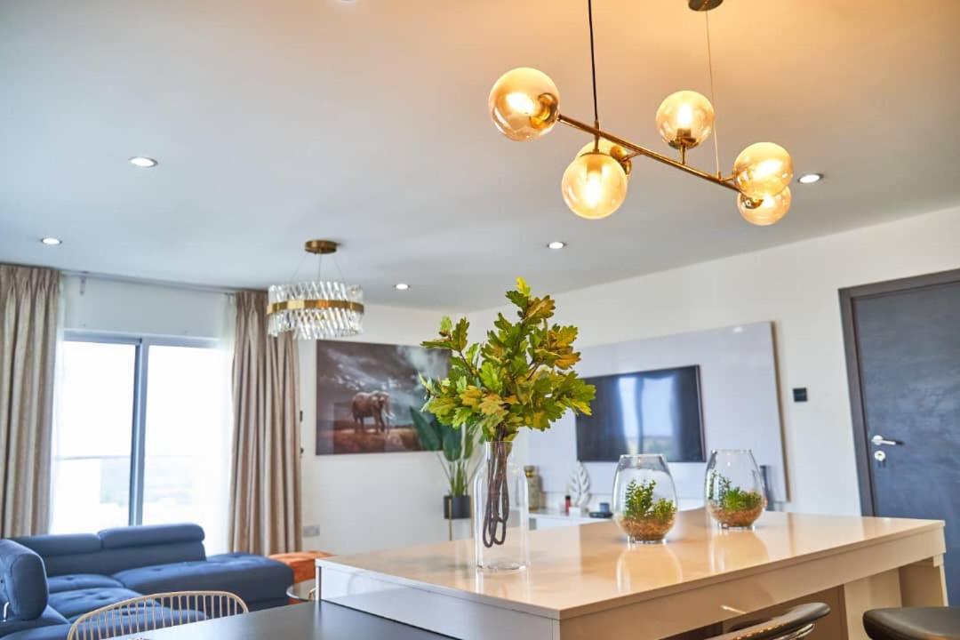 The Gallery Luxury Suites Cpg East Legon Esterno foto